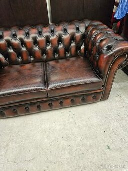 CHESTERFIELD ŠTÝL,KOŽENÁ SEDAČKA DVOJFAREBNÁ 2+1+1+TABURET
