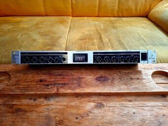 Behringer 2200 Ultragain PRO