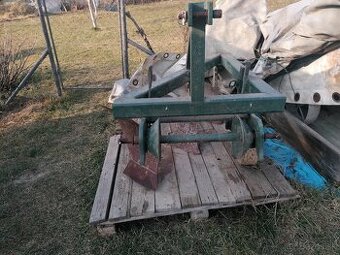 Predám továrenský trojradličný pluh