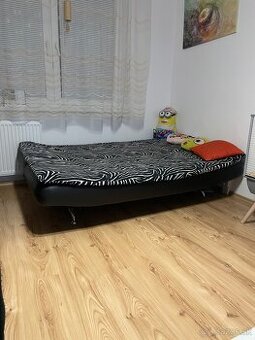 Predám rozkladací gauč s úložným priestorom.