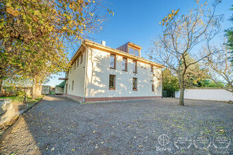 BOSEN | Jedinečné vidiecke sídlo, RD, stajňa, 30 000 m² poze