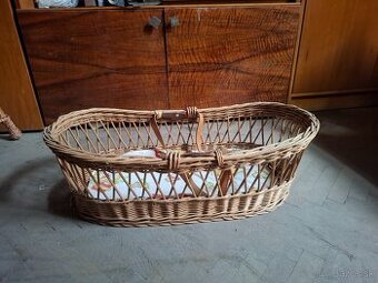 Prenosný prútený kosik pre dieta