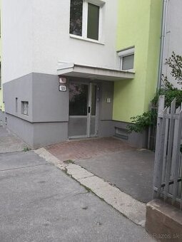 Prenájom jednoizbového bytu Bratislava - Zimný štadión. - 1