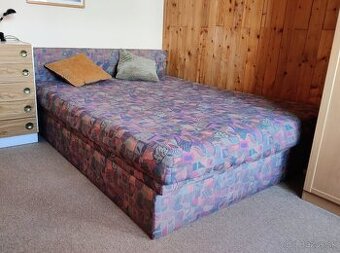 Čalúnená manželská posteľ, 150 x 200 cm