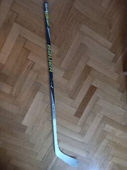 Predám spájanú hokejku BAUER SUPREME s 170 MPK