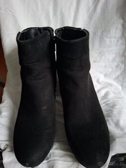 Čierne semišové kotníky veľ.39