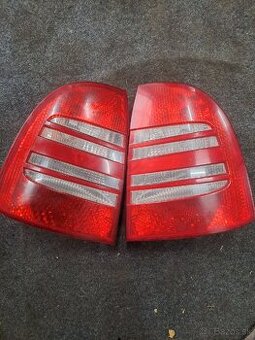 Zadné svetlá Škoda Superb 1