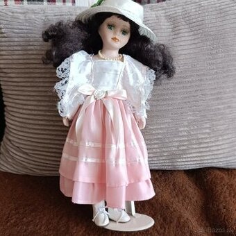 Porcelánová bábika