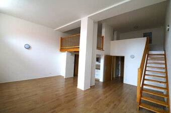 Prenájom veľkého 2 - izbového mezonetového bytu Bytčická uli