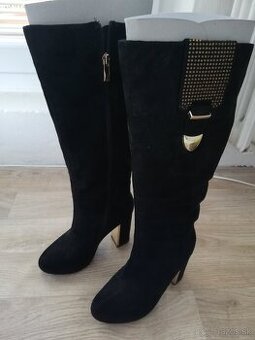 čierne semišové čižmy č.35