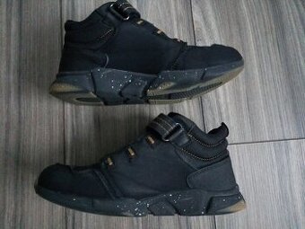 Tenisky Action Boy-super stav, veľkosť 33