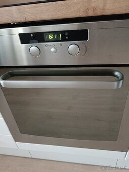 Vstavaná elektrická rúra Whirlpool