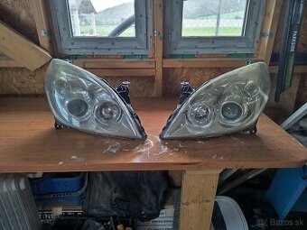 Opel vectra c predne halogenove svetlomety
