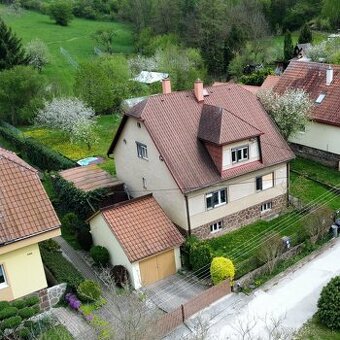 Priestranný rodinný dom / Chrenovec,  pozemok 968m2