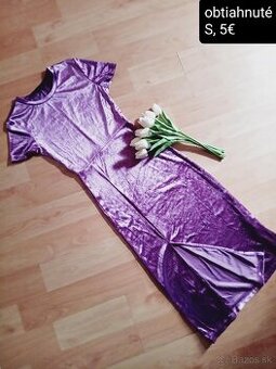 Velvet šaty