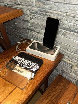Iphone 15pro, komplet original prislusenstvo