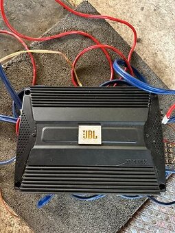 JBL zosilovač