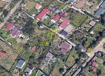 Priestranný pozemok v lokalite Žabí majer v Rači