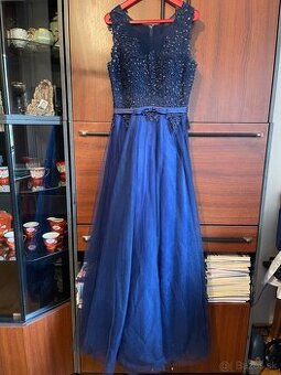 Slávnostné kráľovskomodré šaty