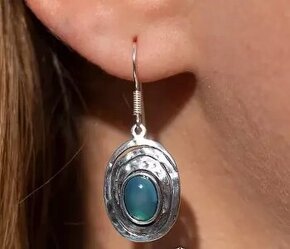 Strieborné náušnice s modrým chalcedonom