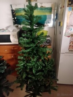 Predam 2 vianocne stromceky + svetelna retaz(dekoracia)