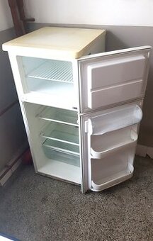 Chladnička s mrazničkou ELEKTROLUX.