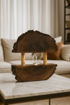 Lampa z orechového dreva