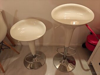 Darujem dve barove stolicky