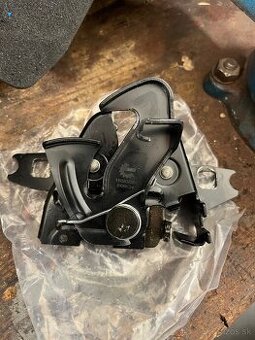 Zámok prednej kapoty Octavia 1 / Golf 4