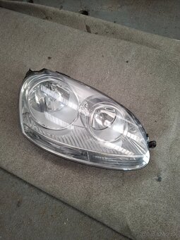 Volkswagen Golf 5 predné pravé svetlo