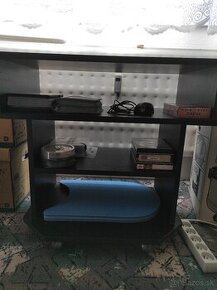 Stolík pod televízor