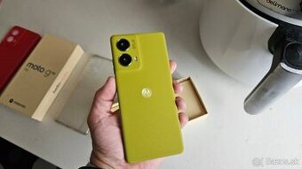 Motorola Moto G85 - krásna farba, stav nového