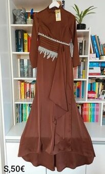 Krásne nové spoločenské šaty