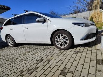 Predám Toyota Auris combi s automatickou prevodovkou