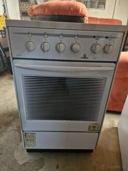 Elektrický sporák Mora (sklokeramika)