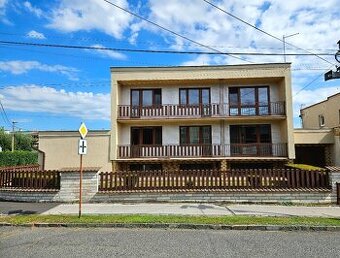 Väčší rodinný dom - garáže pre 4 autá