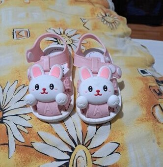 Dievčenské sandále na leto