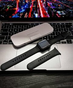 Apple Watch SE 2023 40mm Midnight - neaktivované, nové