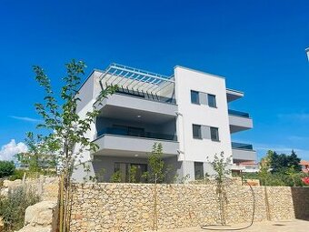 3-izb.apartmán s veľkou terasou, výhľadom na more/Chorvátsko