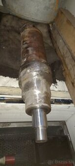 Hydraulicky piest