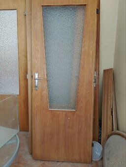 Drevené dvere rozmer : širka 70 cm, výška 195 cm