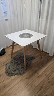 biely jedalensky stol 80×80cm, dubove nohy