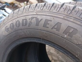 215/65 16 C Goodyear na dodavku
