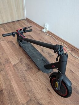 predám Xiaomi Mi Electric Scooter Pro 1