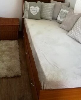 Posteľ
