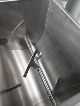 Miešačka mäsa 30L  18kg Miešačka mäsa Miešačka klobás