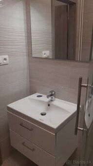 SENEC - CENTRUM: NA PREDAJ ZARIADENÝ 1-izbový byt s loggiou.