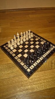 Drevenná šachovnica