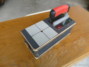 Prípravok na ladenie hlasov - akordeón, heligónka, harmonika