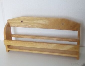 Polička na koreniny do kuchyne